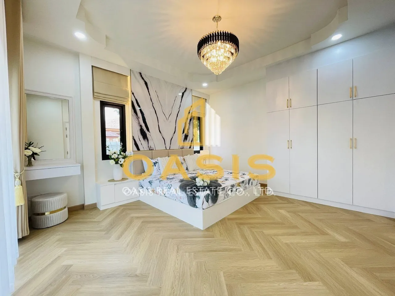 Exclusive Luxury Home Corner Plot for Sale