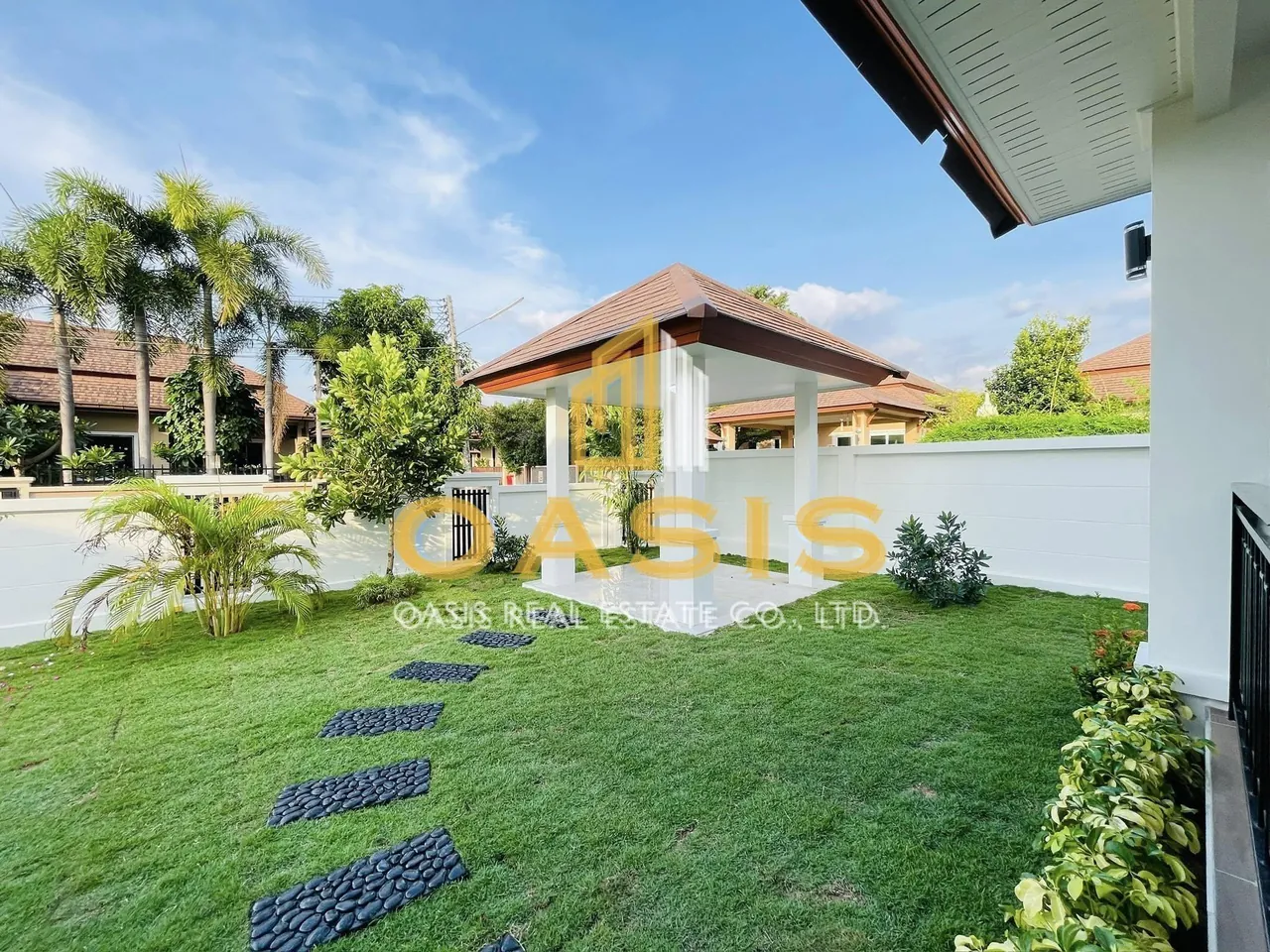 Exclusive Luxury Home Corner Plot for Sale