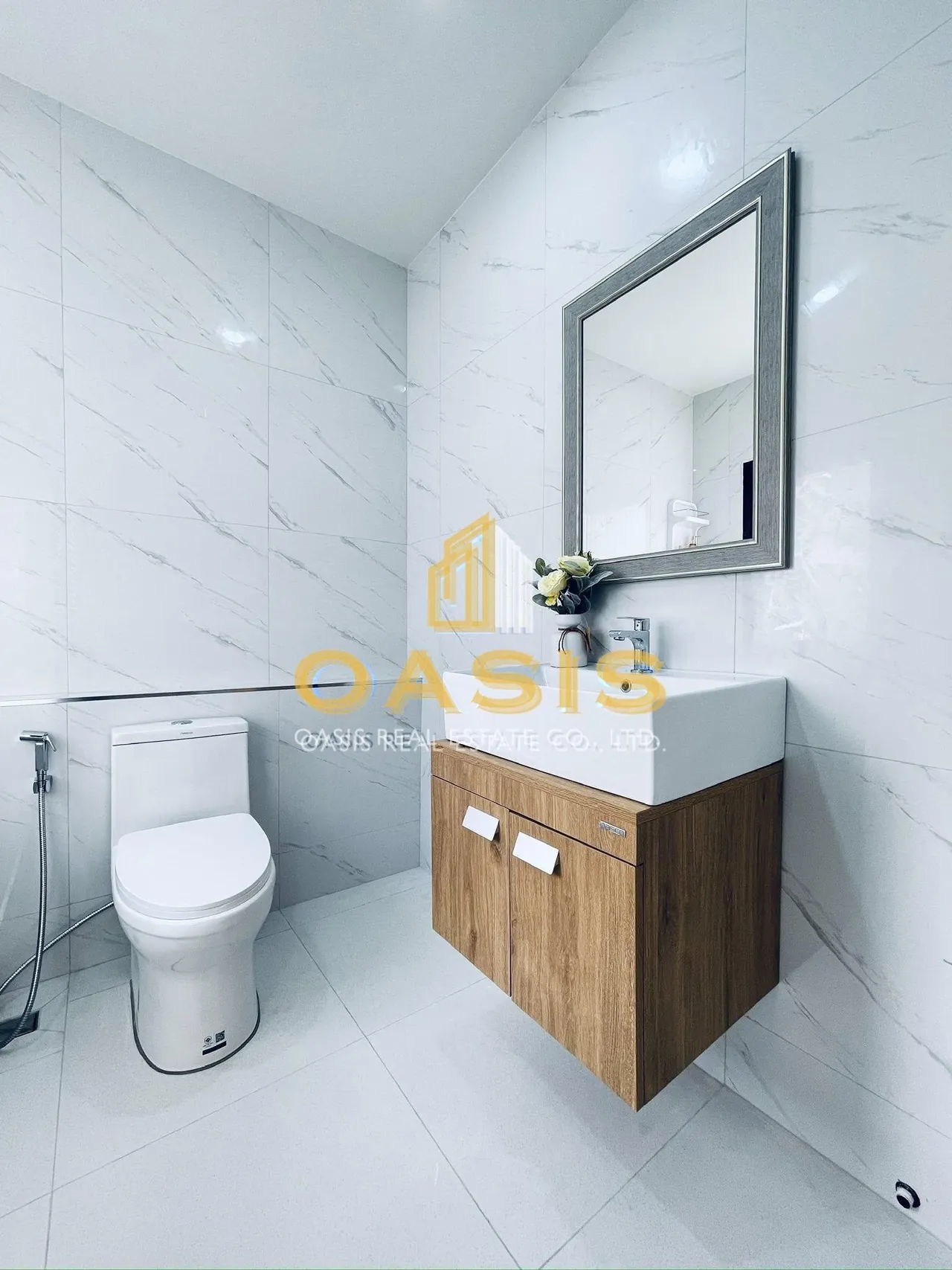Exclusive Luxury Home Corner Plot for Sale