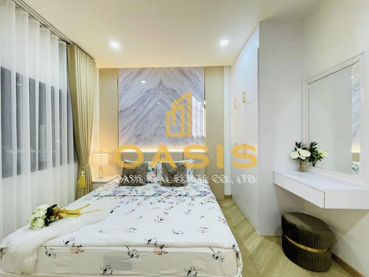 Exclusive Luxury Home Corner Plot for Sale