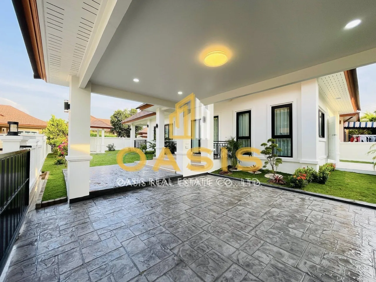 Exclusive Luxury Home Corner Plot for Sale