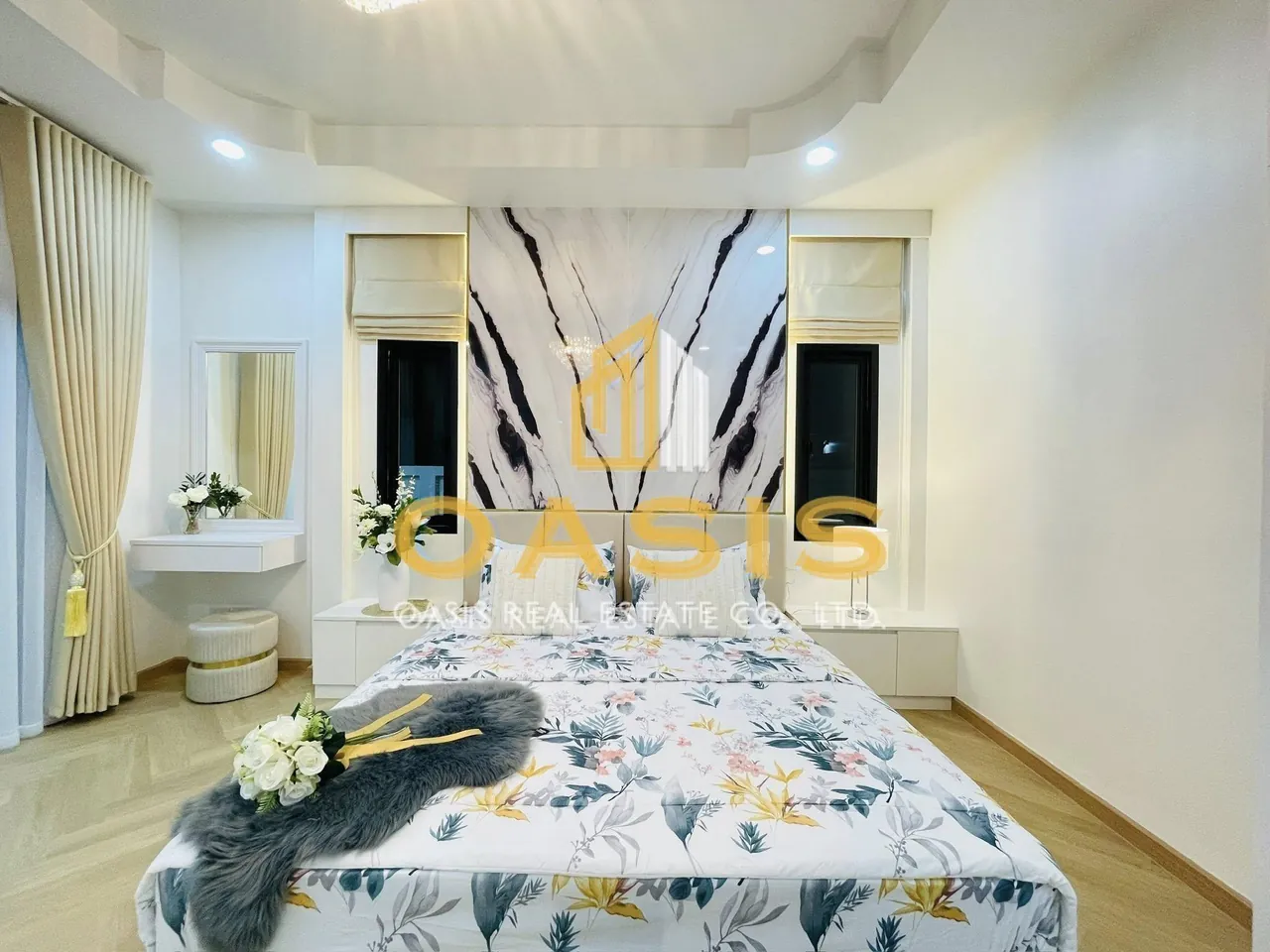 Exclusive Luxury Home Corner Plot for Sale
