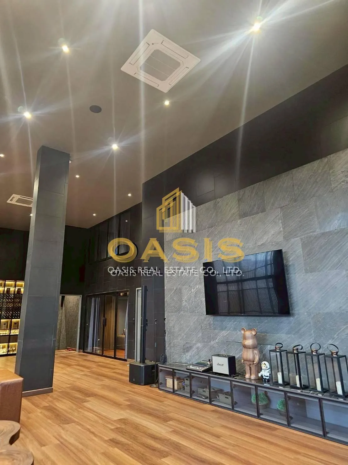 Black & Wood Residence – Modern Luxury Classic Masterpiece for Sale