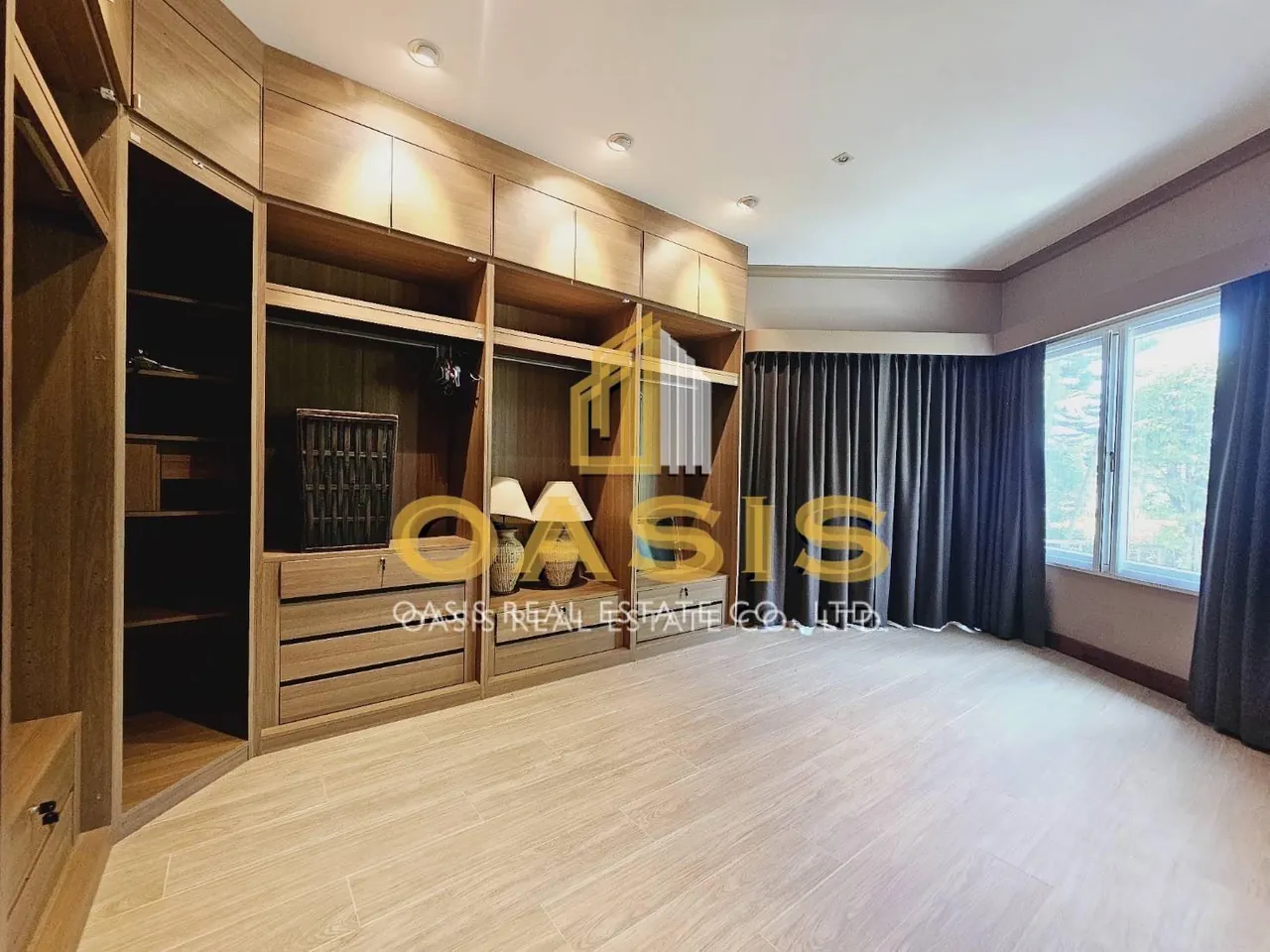 Beachfront Ground Floor Unit Baan Somprasong for Sale and Rent