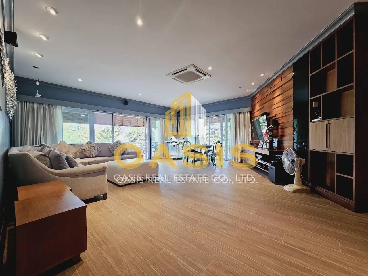 Beachfront Ground Floor Unit Baan Somprasong for Sale and Rent