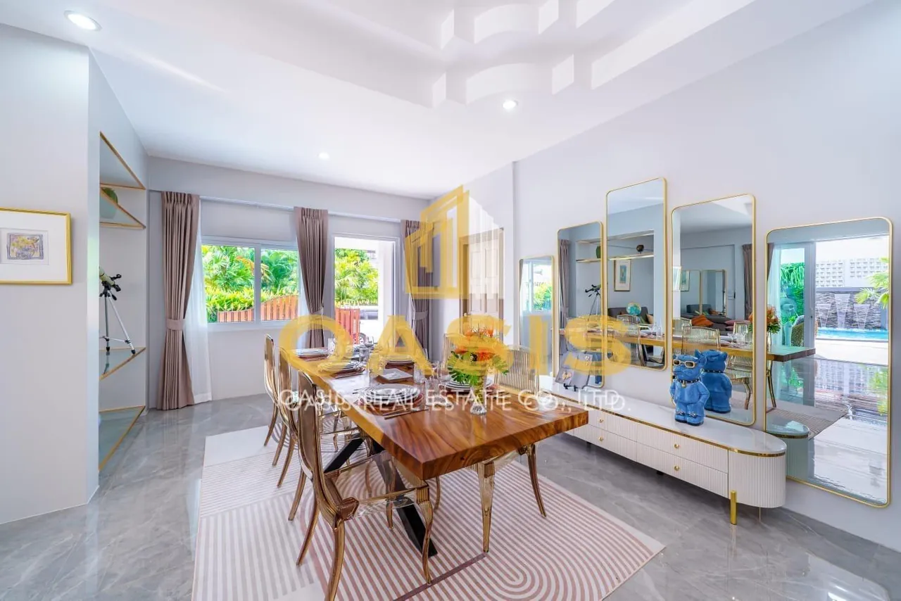 Exquisite Luxury Pool Villa for Sale Na Kluea Pattaya