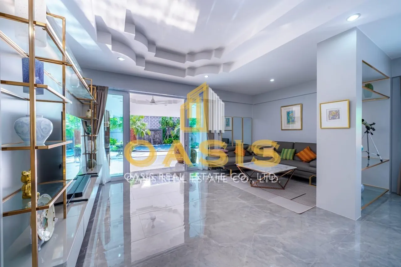 Exquisite Luxury Pool Villa for Sale Na Kluea Pattaya