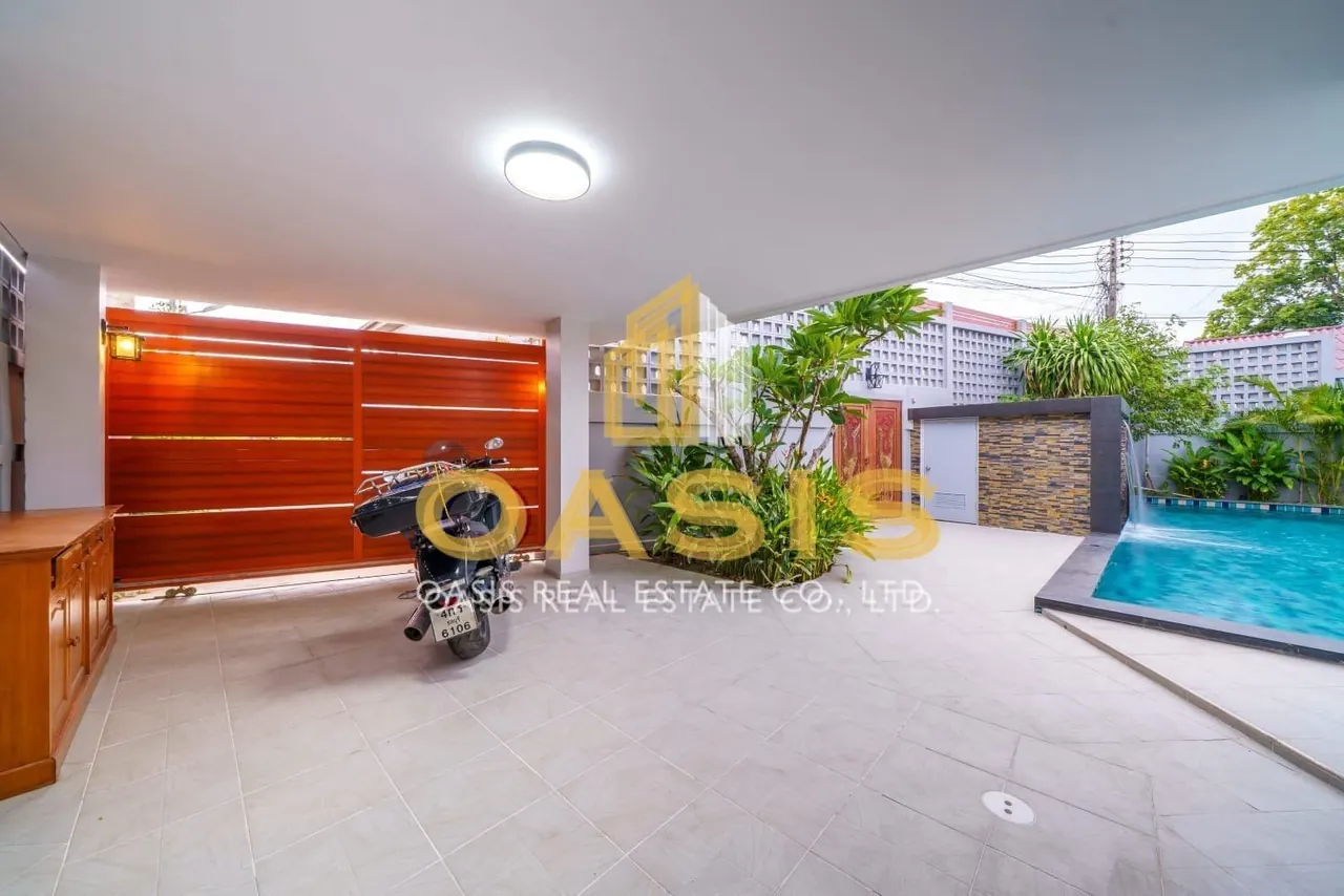 Exquisite Luxury Pool Villa for Sale Na Kluea Pattaya