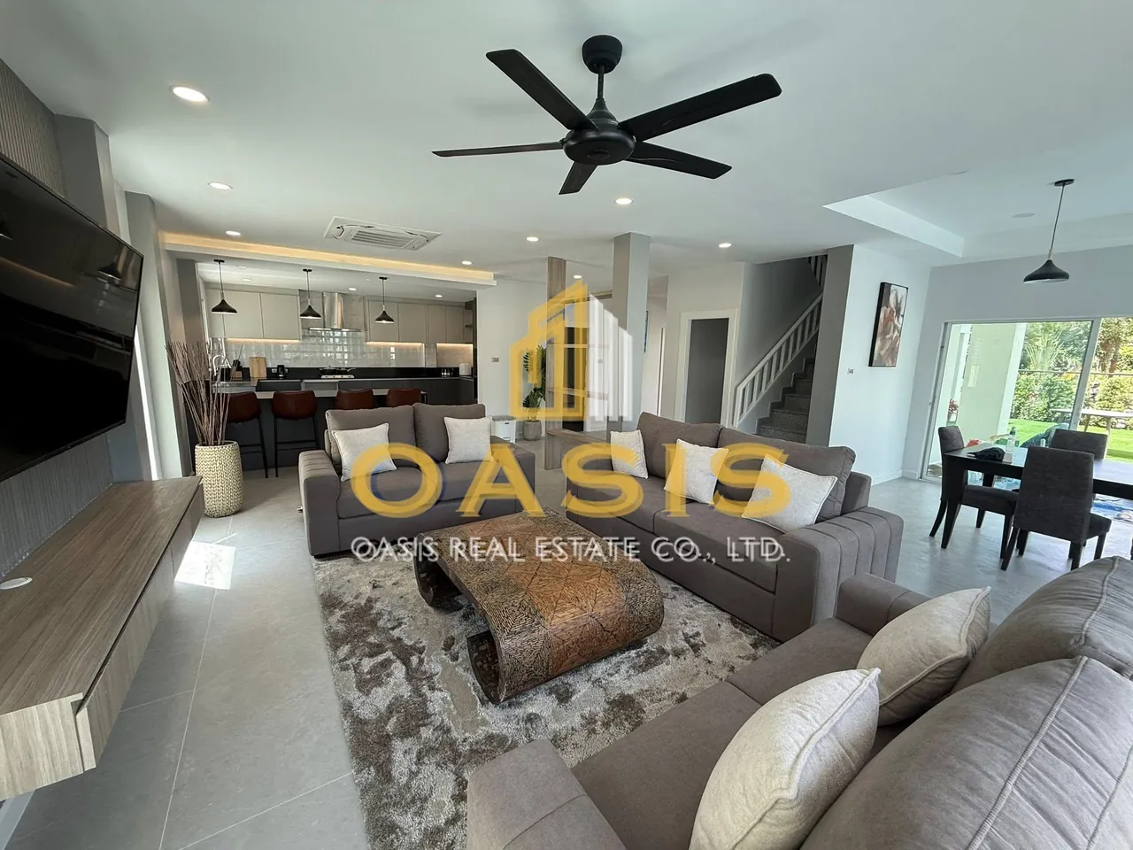 Elegant 5-Bedroom Pool Villa for Rent