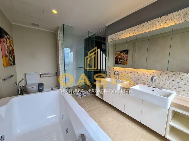 North Point Wongamat Beach Exceptional Duplex for Sale