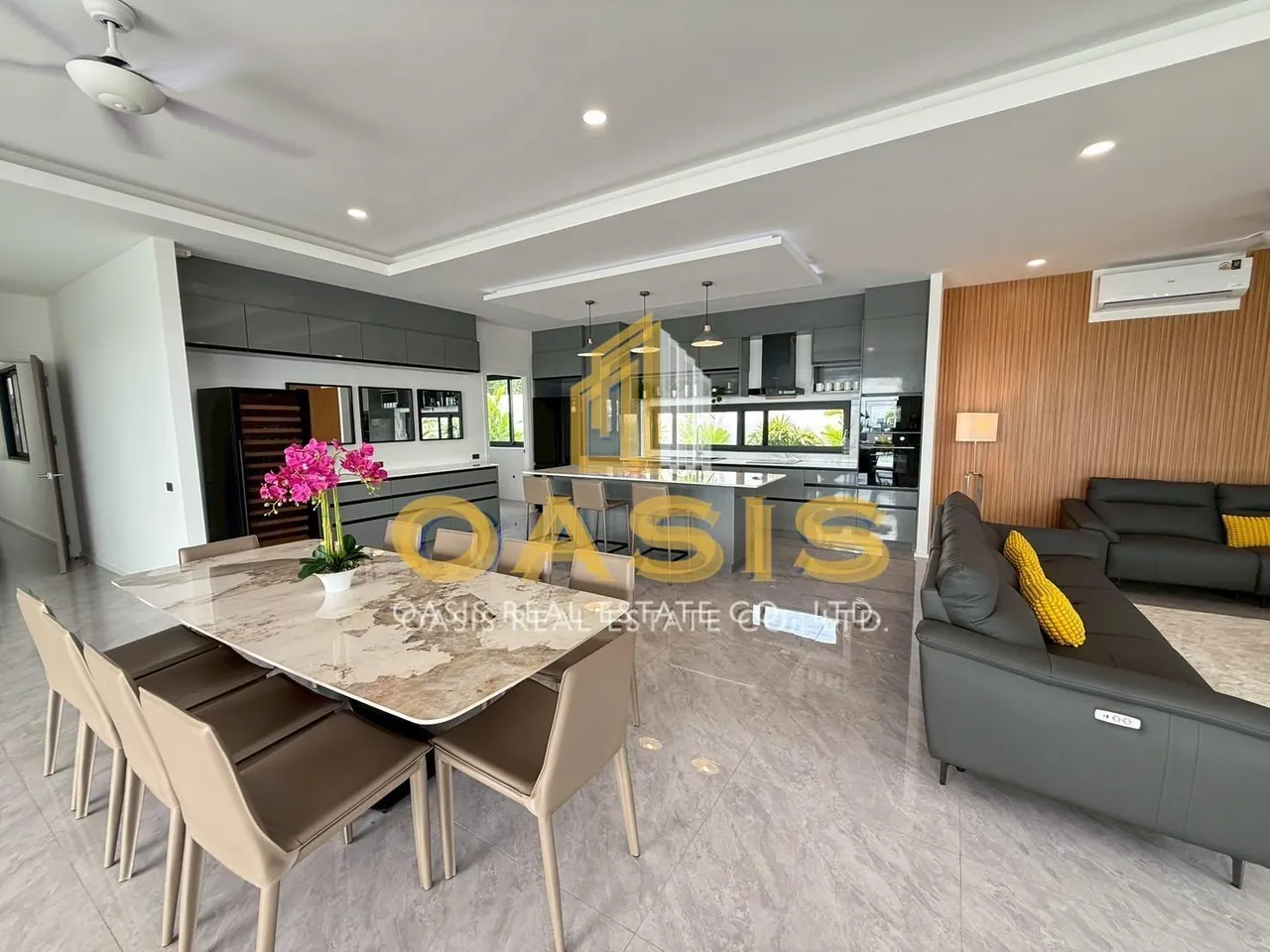 LUXURY POOL VILLAS IN A PRIME HILLSIDE LOCATION FOR SALE