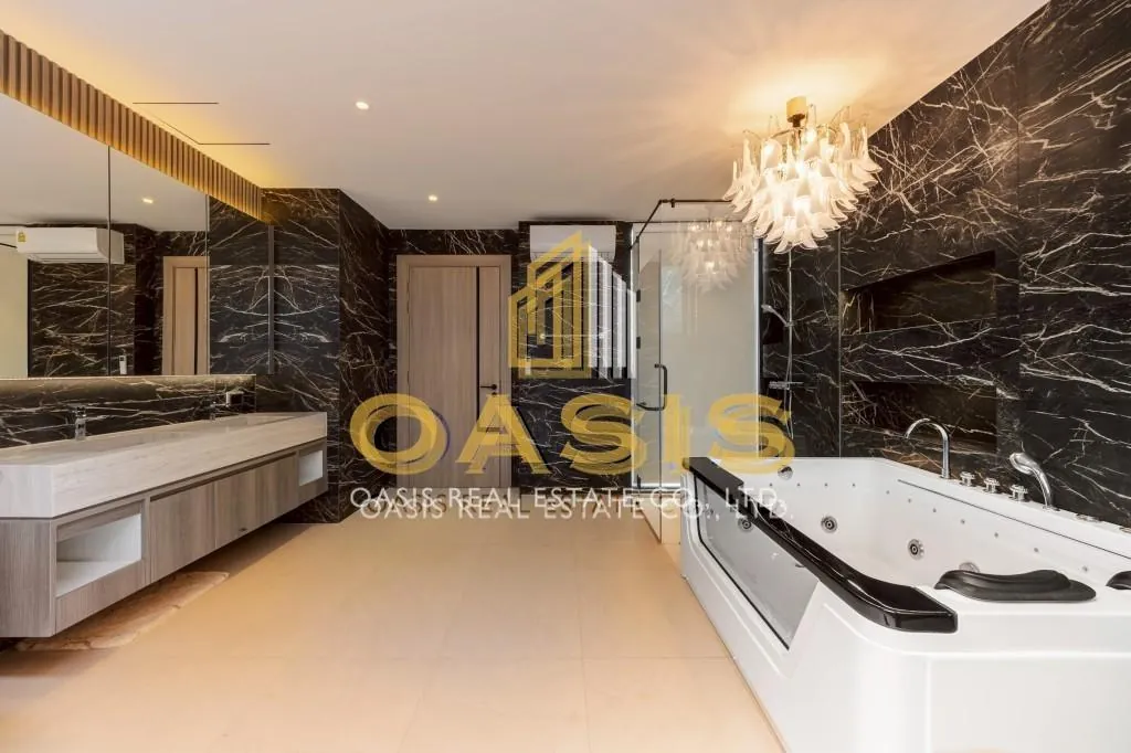 Luxury Modern Pool Villa Near Jomtien Beach For Sale