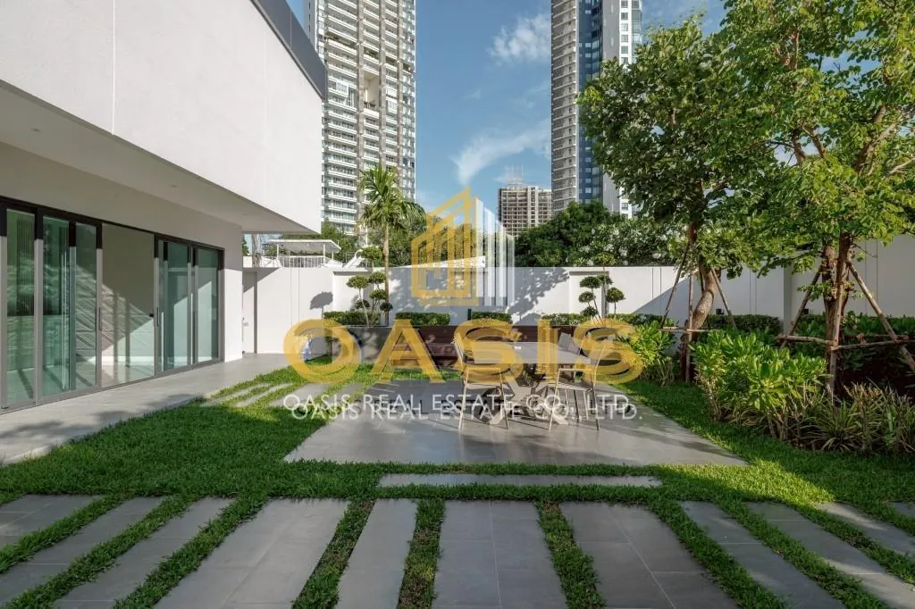 Luxury Modern Pool Villa Near Jomtien Beach For Sale