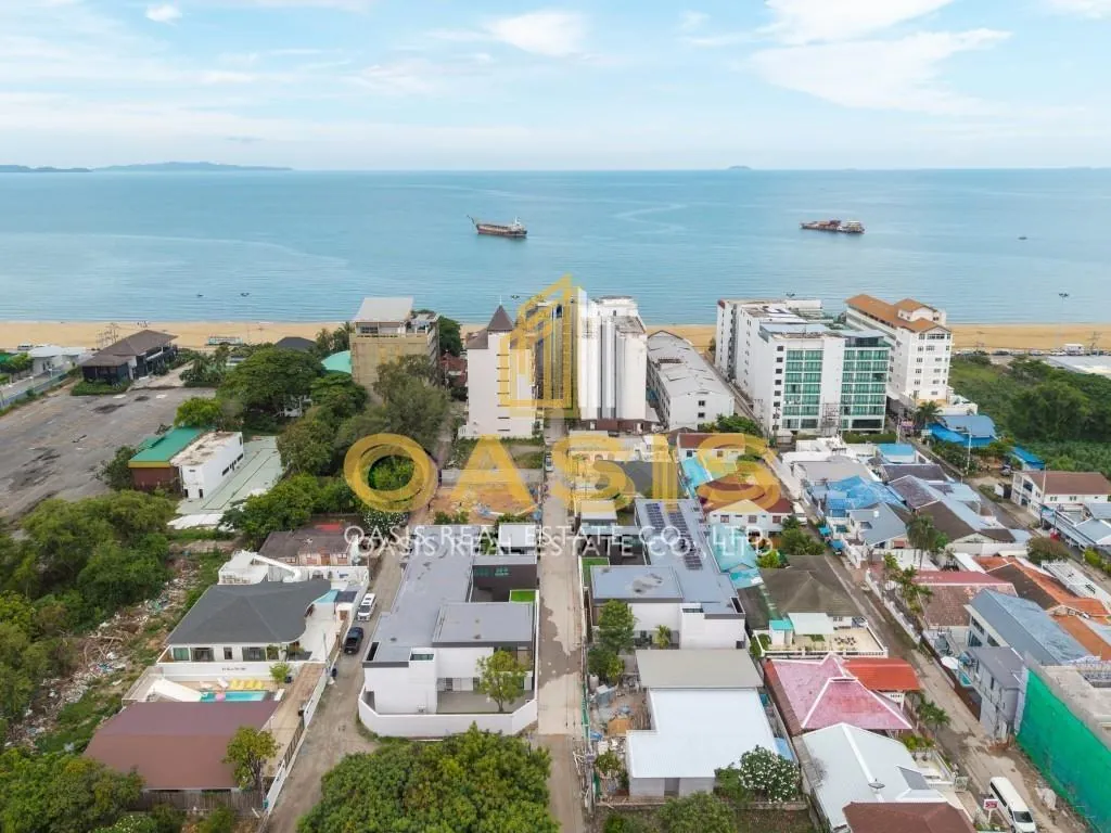 Luxury Modern Pool Villa Near Jomtien Beach For Sale