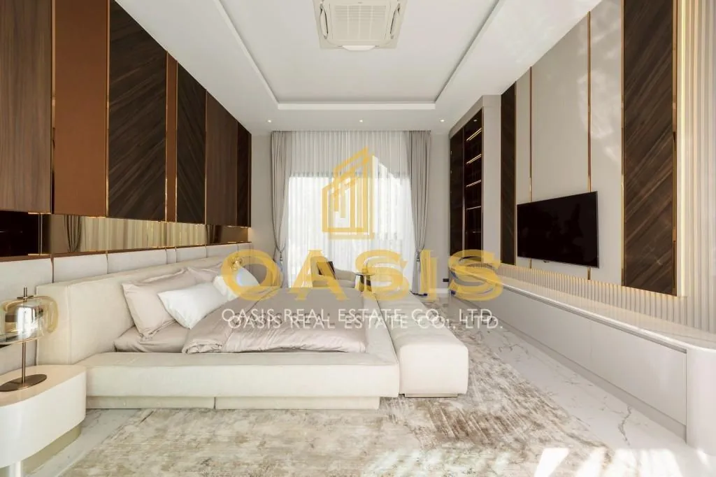Luxury Modern Pool Villa Near Jomtien Beach For Sale