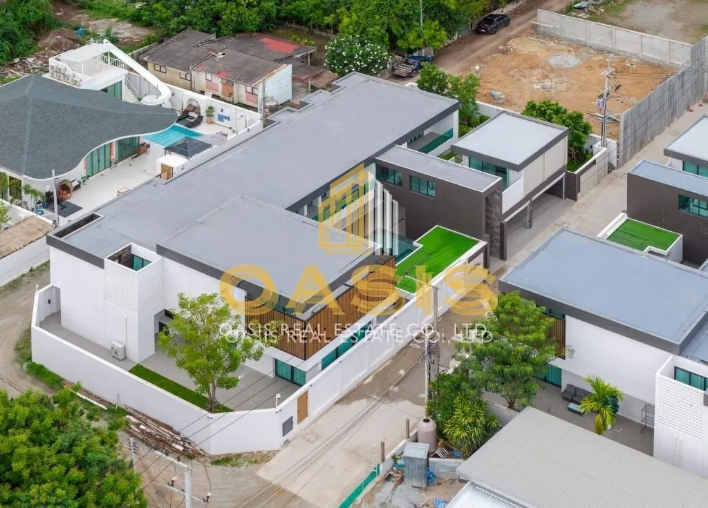 Luxury Modern Pool Villa Near Jomtien Beach For Sale