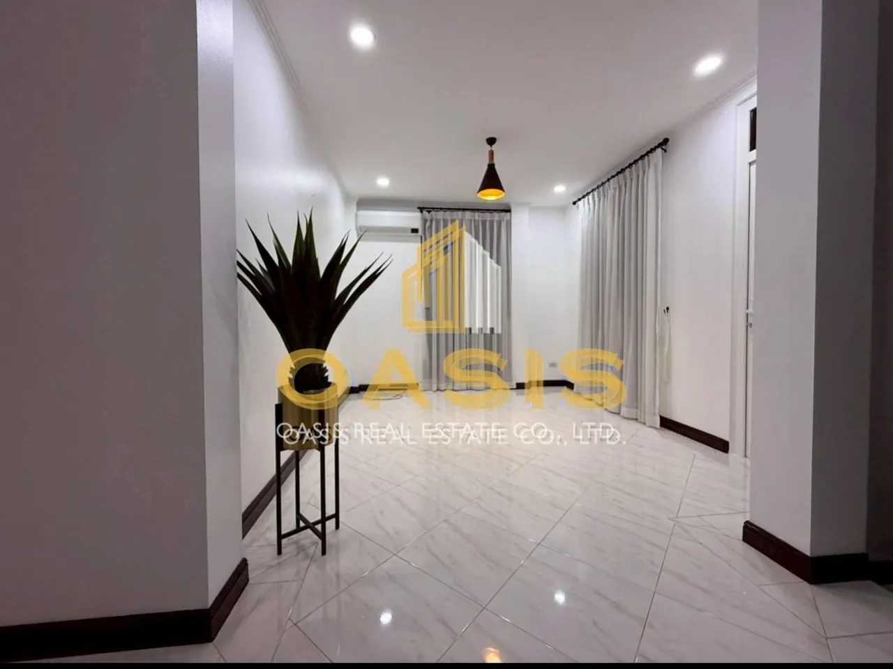 Exceptional renovated 2 story House for Sale and Rent