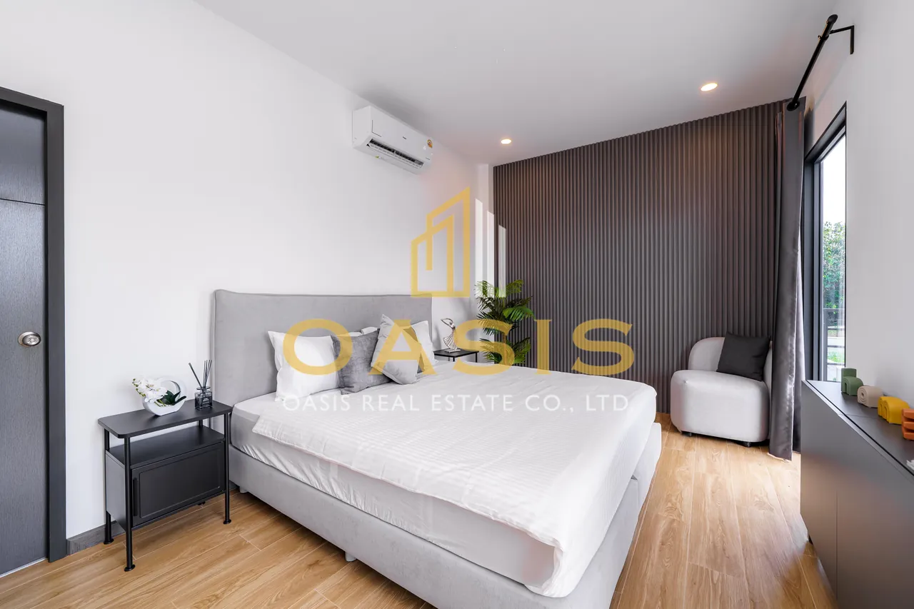 Modern 4 Bedrooms Pool Villa for sale near Mabprachan lake