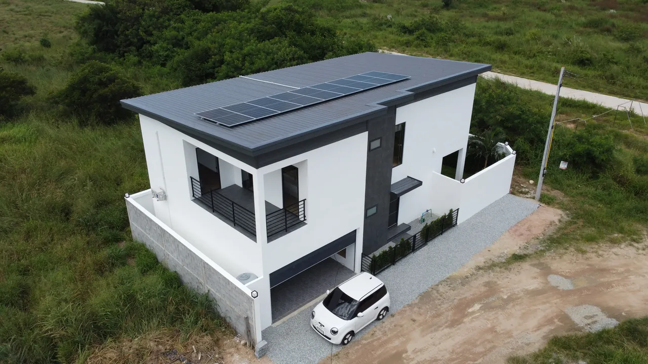Modern 4 Bedrooms Pool Villa for sale near Mabprachan lake
