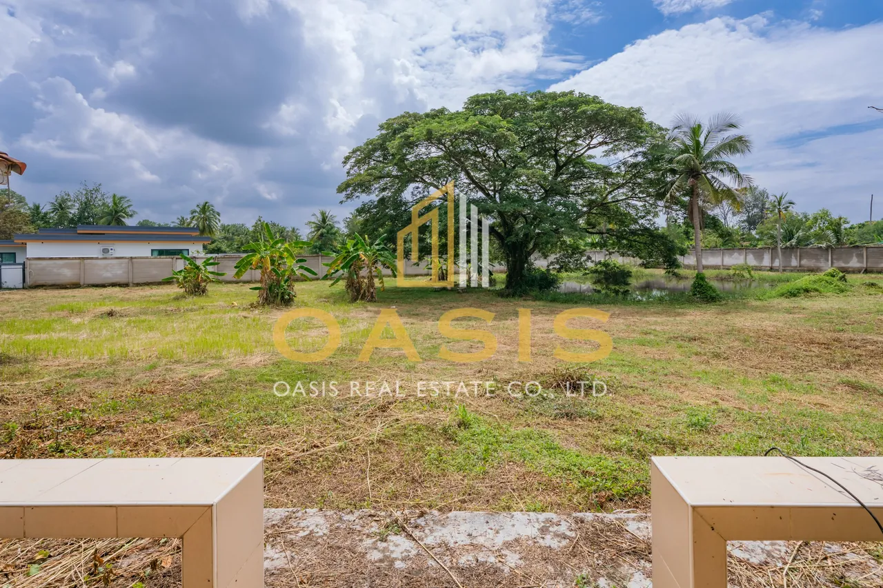 Magnificent Property with Private Pond and Mature Trees For Sale