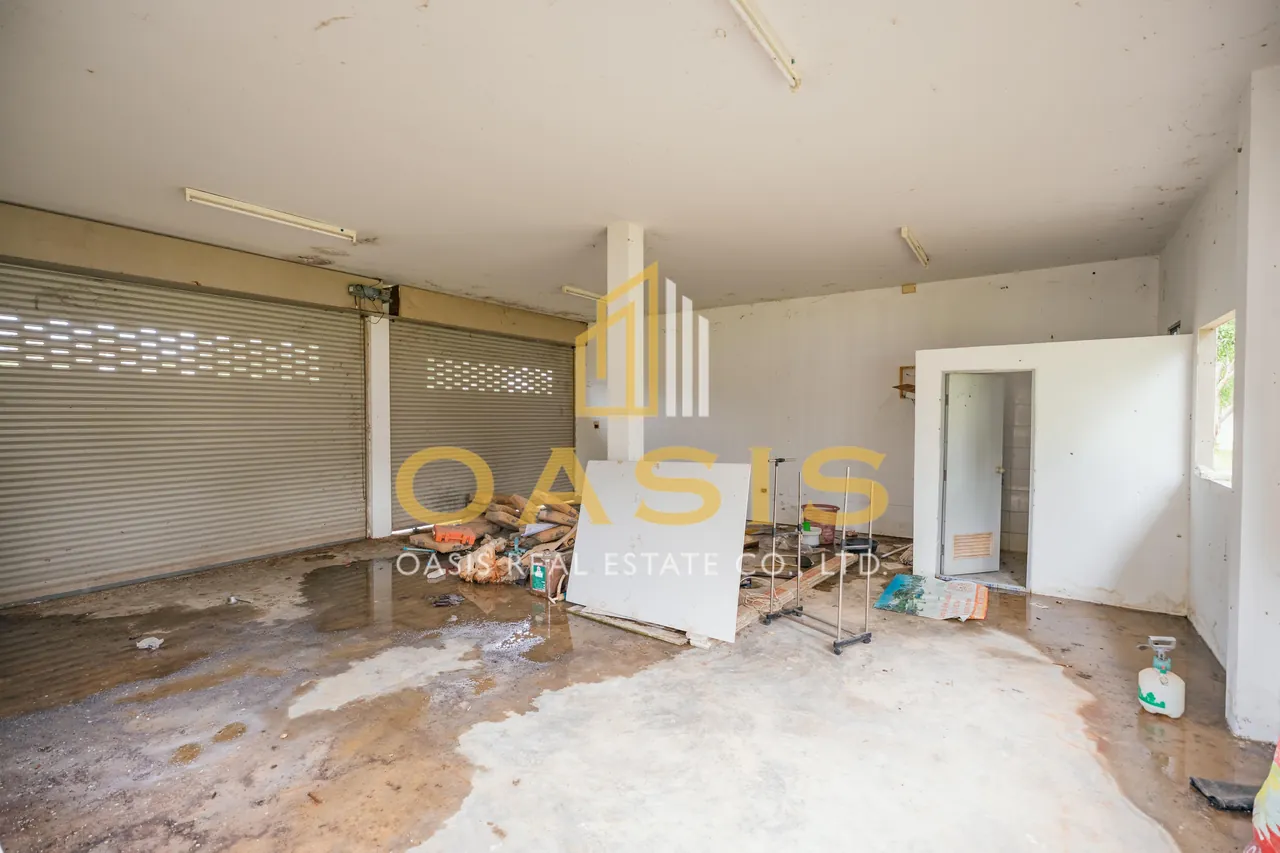 Magnificent Property with Private Pond and Mature Trees For Sale