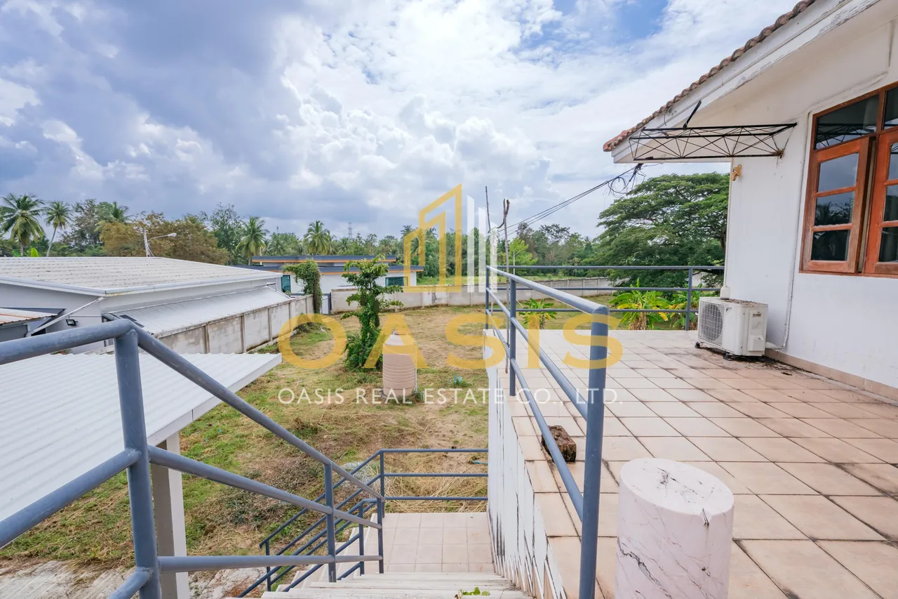 Magnificent Property with Private Pond and Mature Trees For Sale