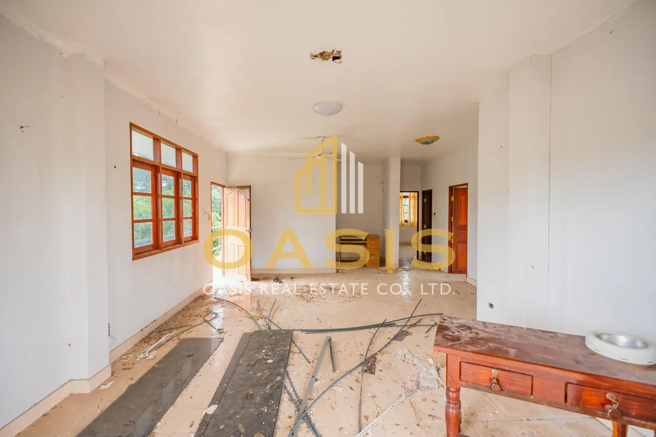 Magnificent Property with Private Pond and Mature Trees For Sale