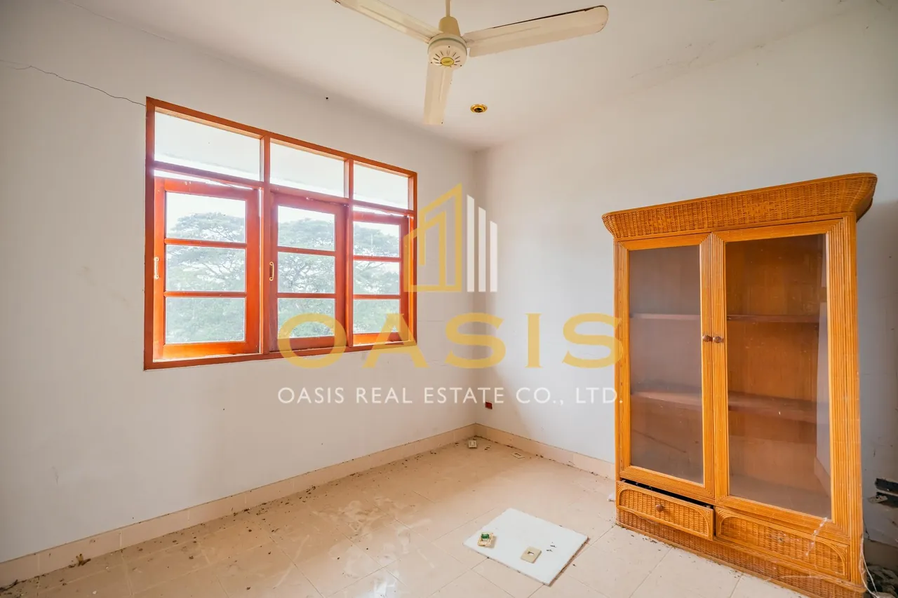 Magnificent Property with Private Pond and Mature Trees For Sale