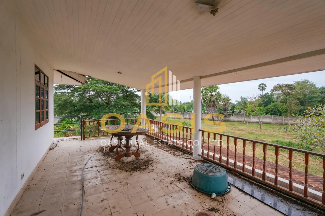 Magnificent Property with Private Pond and Mature Trees For Sale