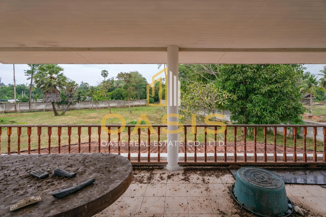 Magnificent Property with Private Pond and Mature Trees For Sale
