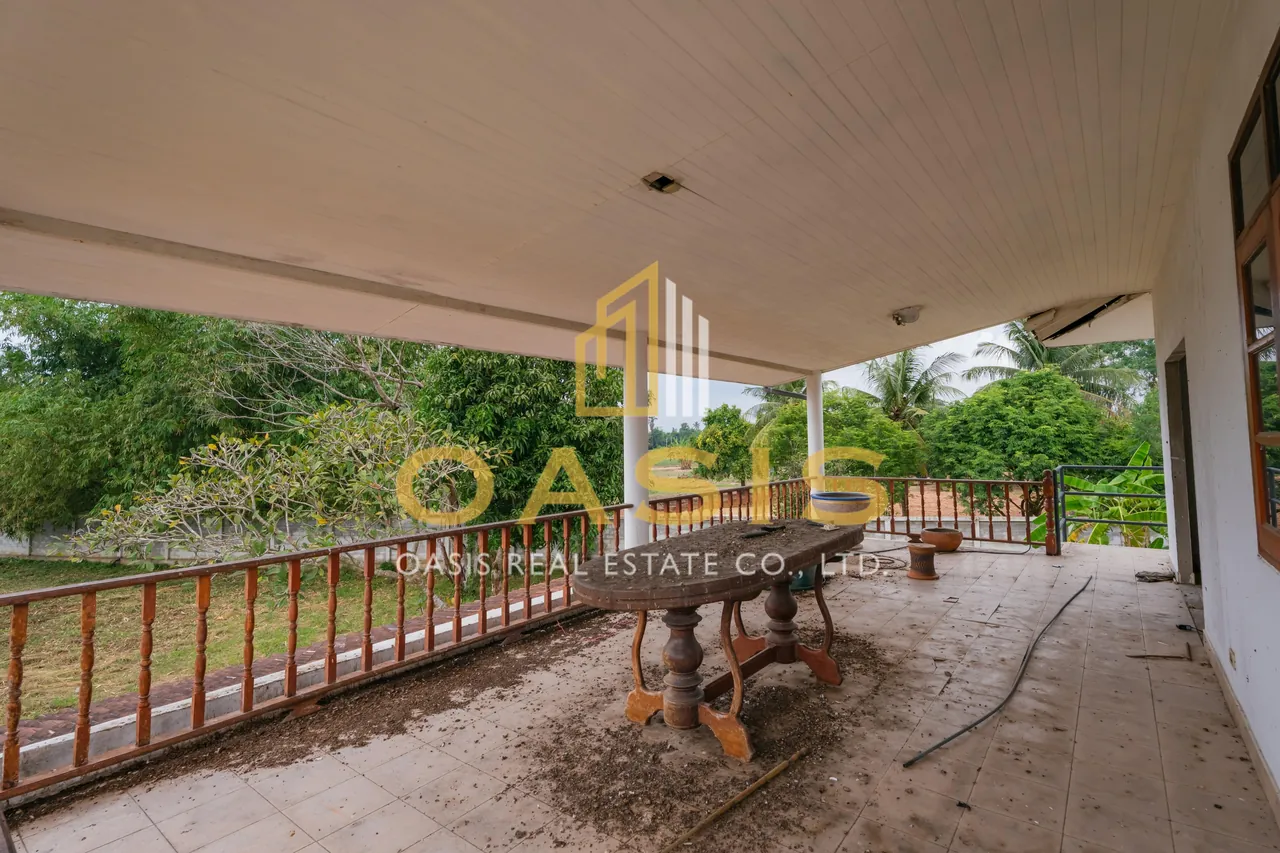 Magnificent Property with Private Pond and Mature Trees For Sale
