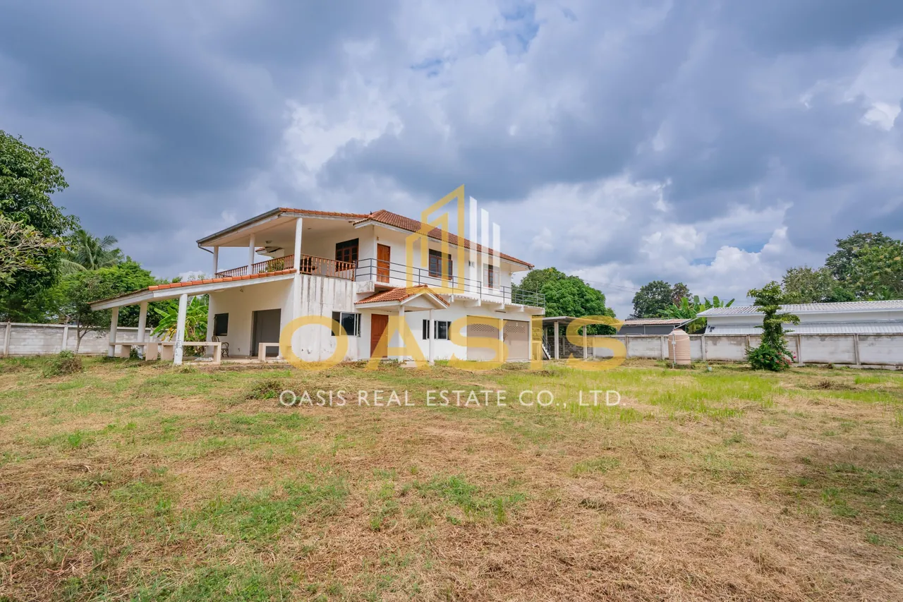 Magnificent Property with Private Pond and Mature Trees For Sale
