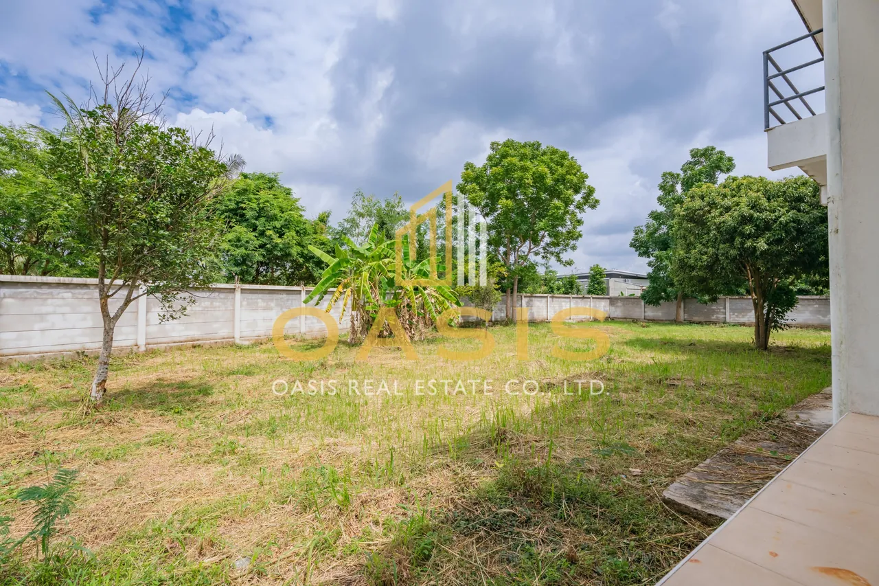 Magnificent Property with Private Pond and Mature Trees For Sale