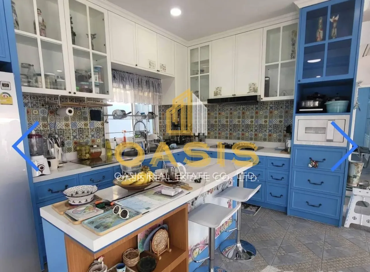Baan Pattaya 5 Village 5-Bedroom Pool Villa for Sale or Rent