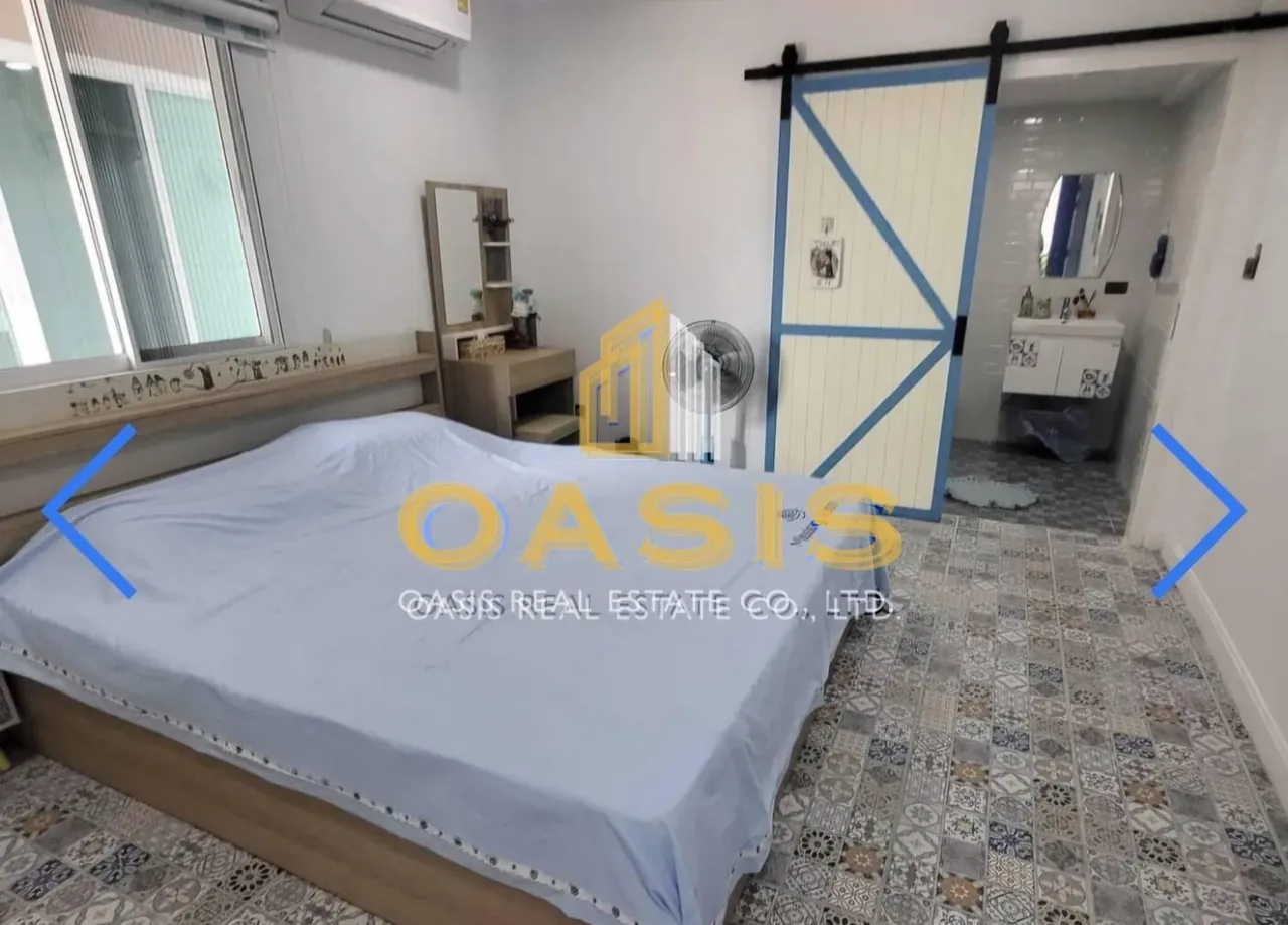 Baan Pattaya 5 Village 5-Bedroom Pool Villa for Sale or Rent