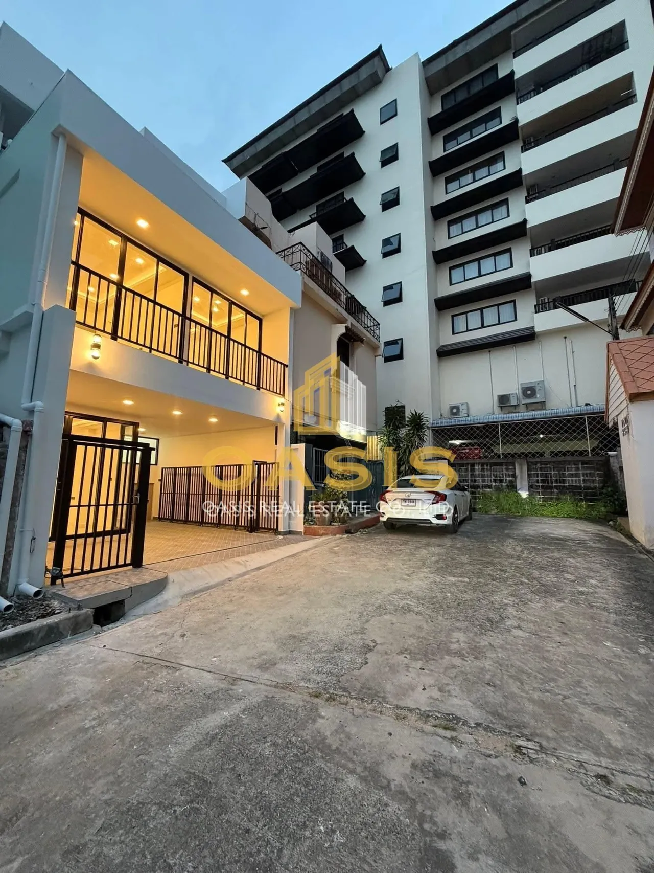 Fully Renovated 3-Storey Townhome For Sale