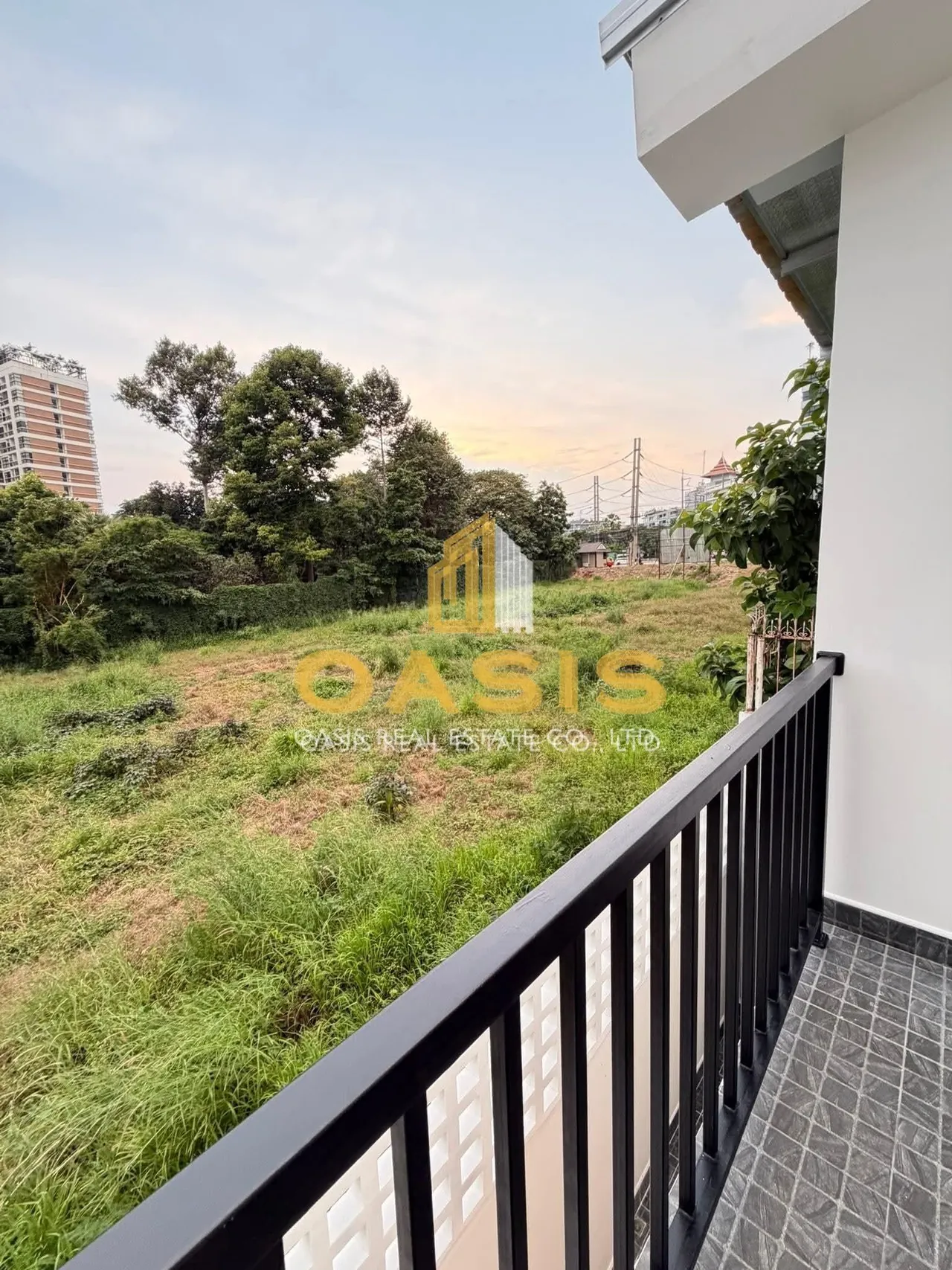 Fully Renovated 3-Storey Townhome For Sale