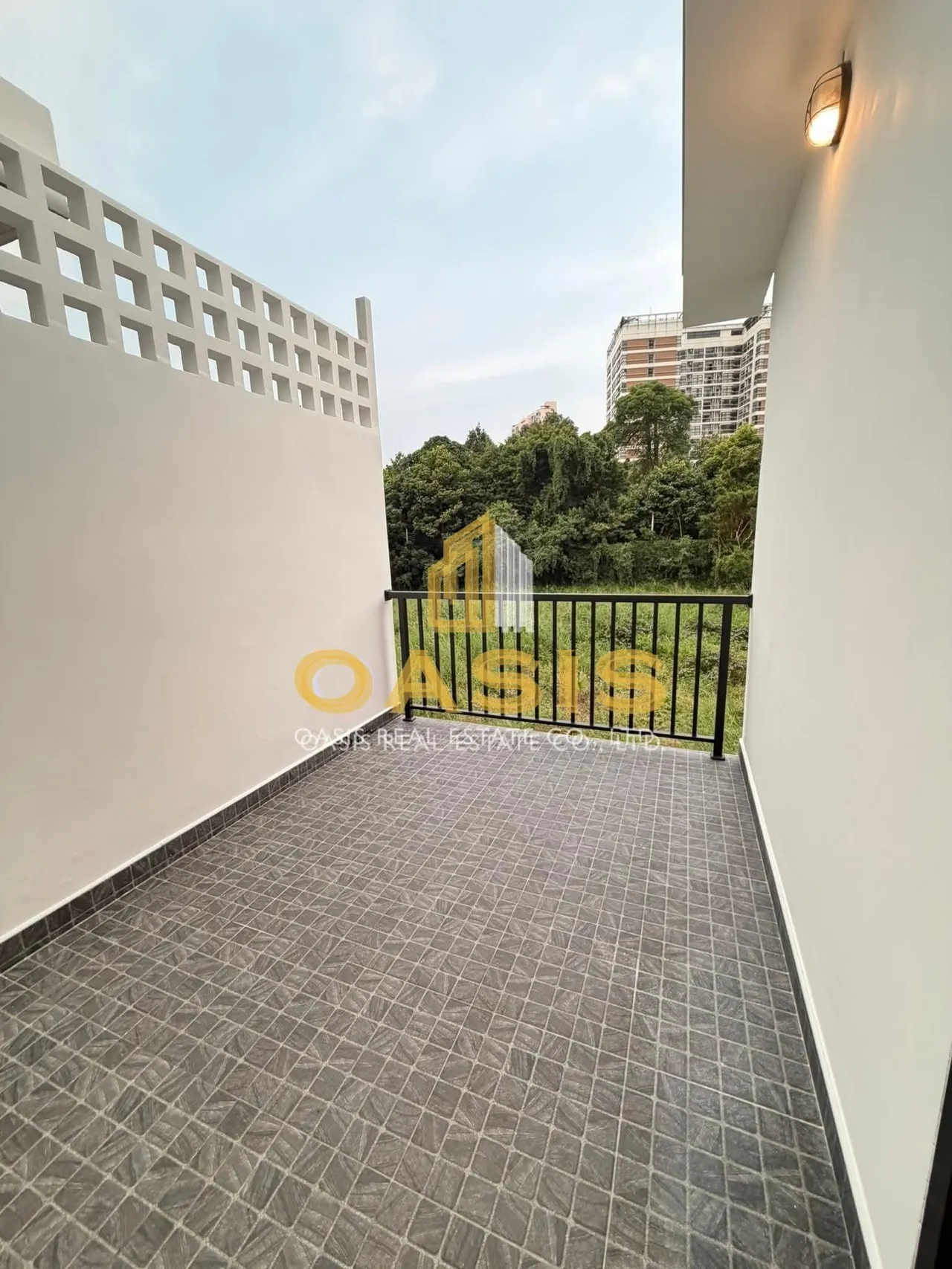 Fully Renovated 3-Storey Townhome For Sale