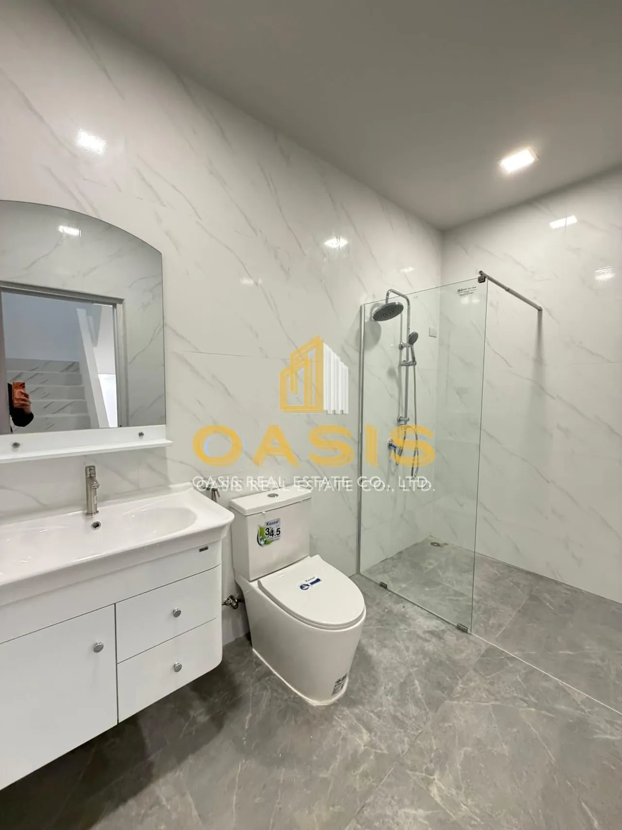 Fully Renovated 3-Storey Townhome For Sale