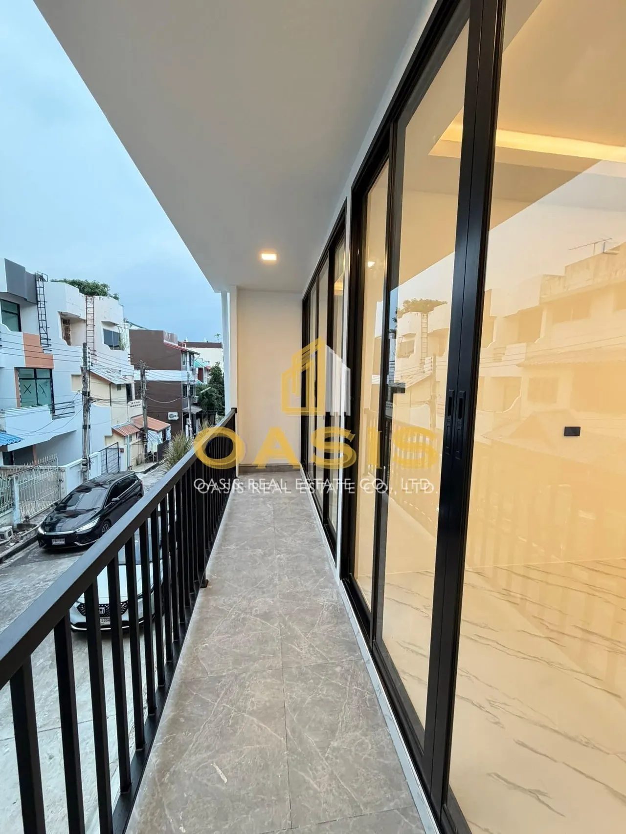 Fully Renovated 3-Storey Townhome For Sale