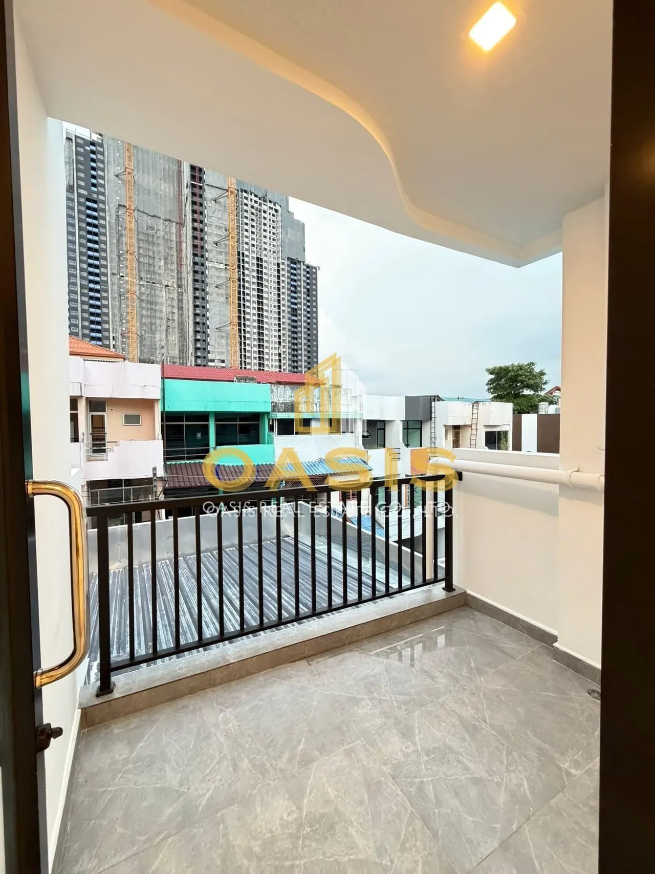 Fully Renovated 3-Storey Townhome For Sale