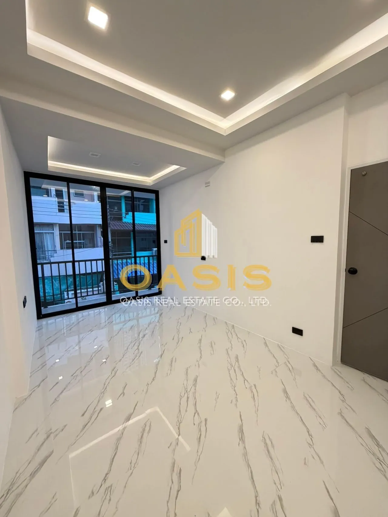 Fully Renovated 3-Storey Townhome For Sale