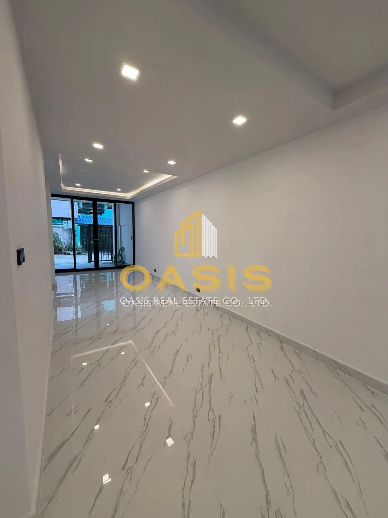 Fully Renovated 3-Storey Townhome For Sale
