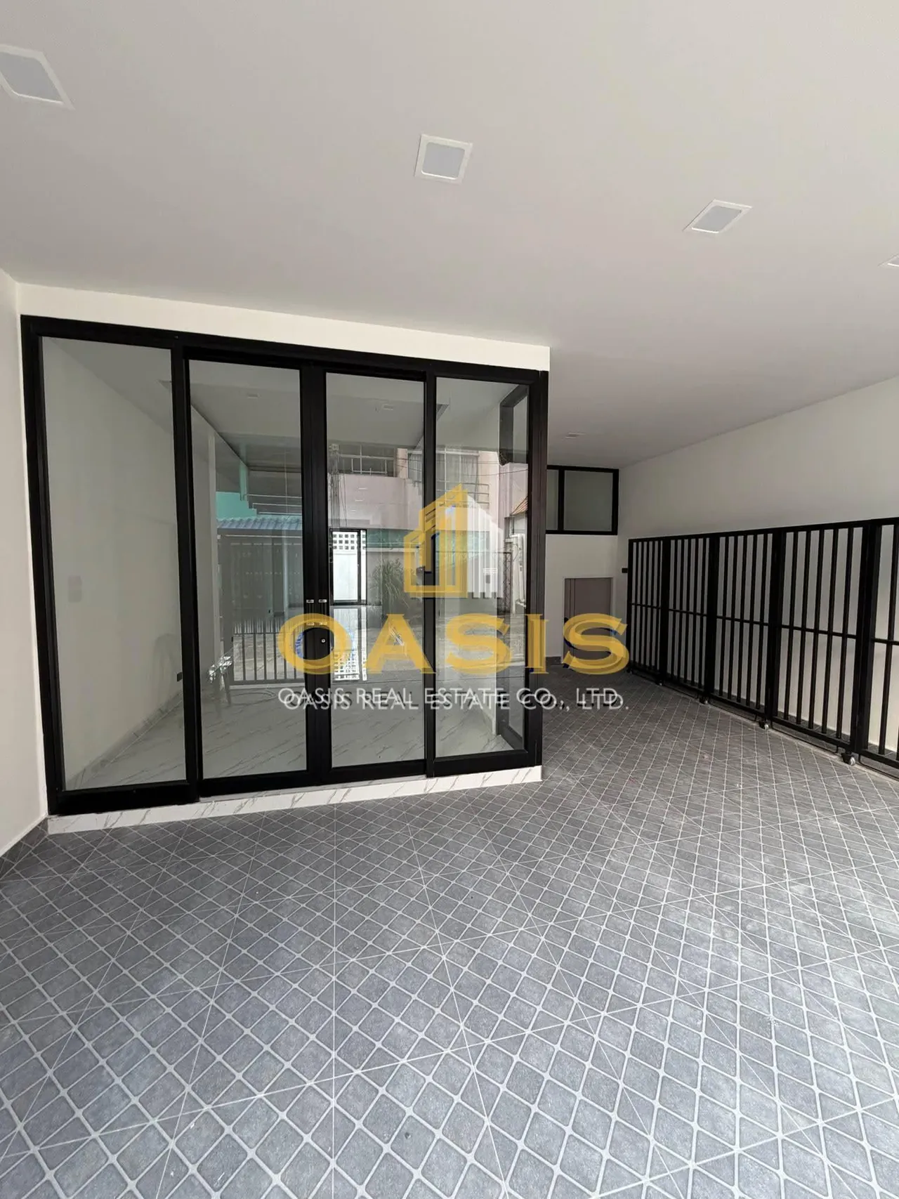 Fully Renovated 3-Storey Townhome For Sale