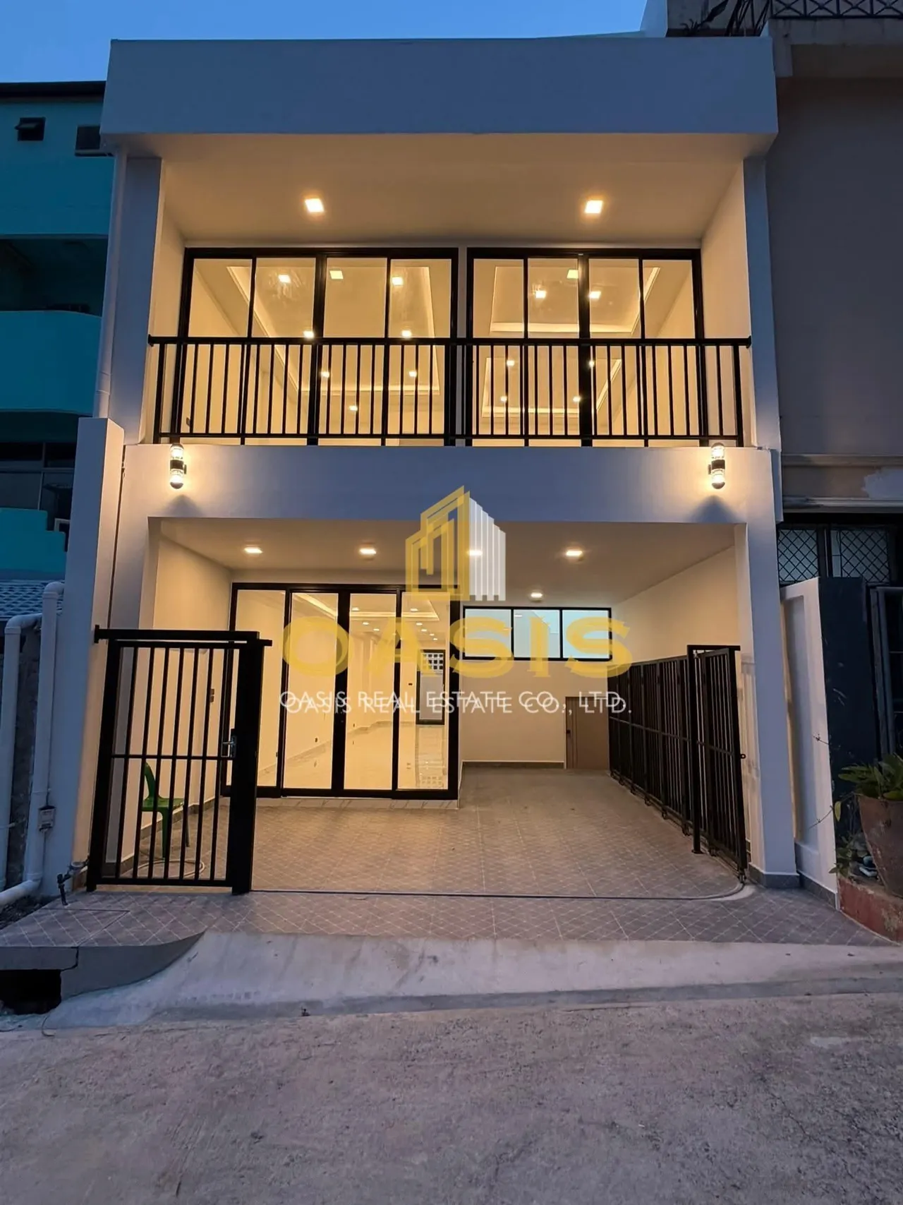 Fully Renovated 3-Storey Townhome For Sale