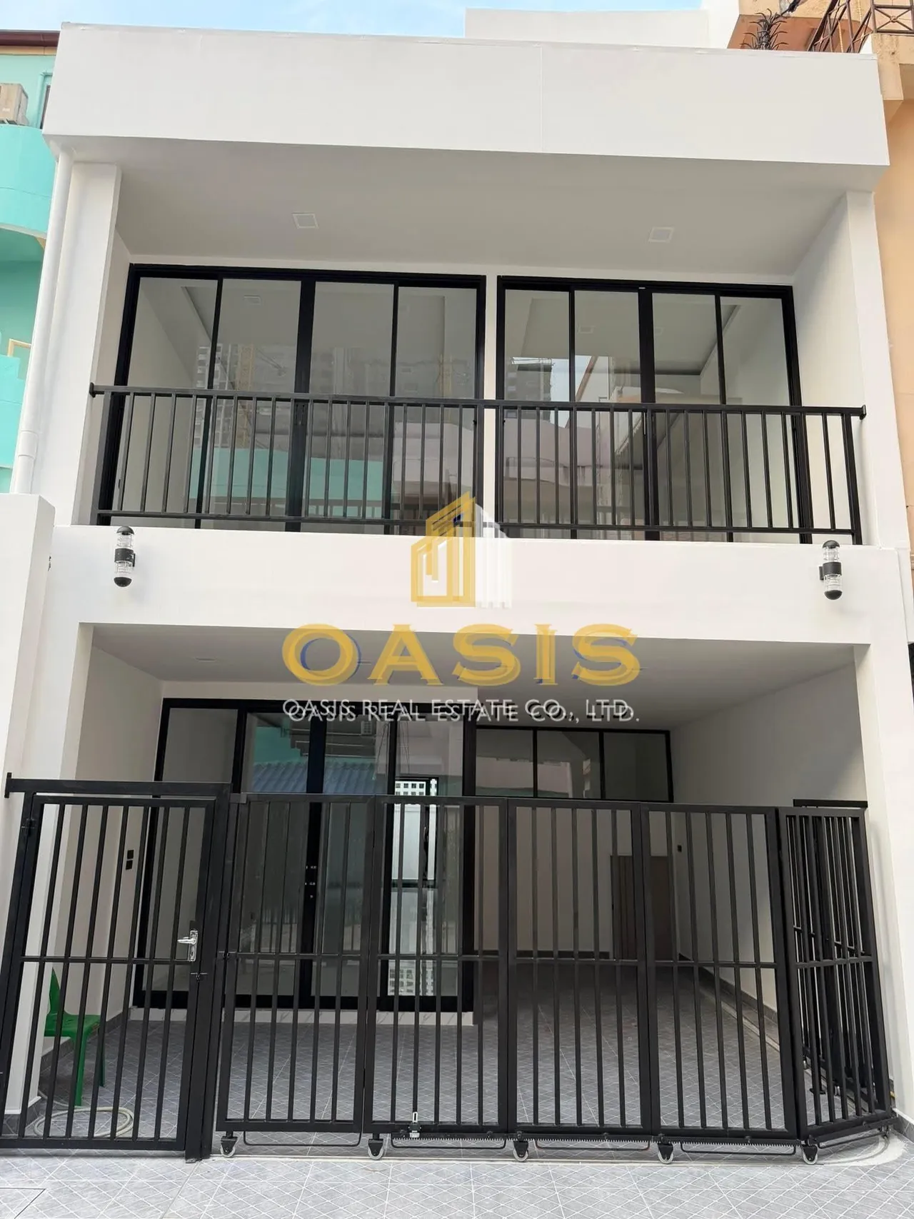 Fully Renovated 3-Storey Townhome For Sale