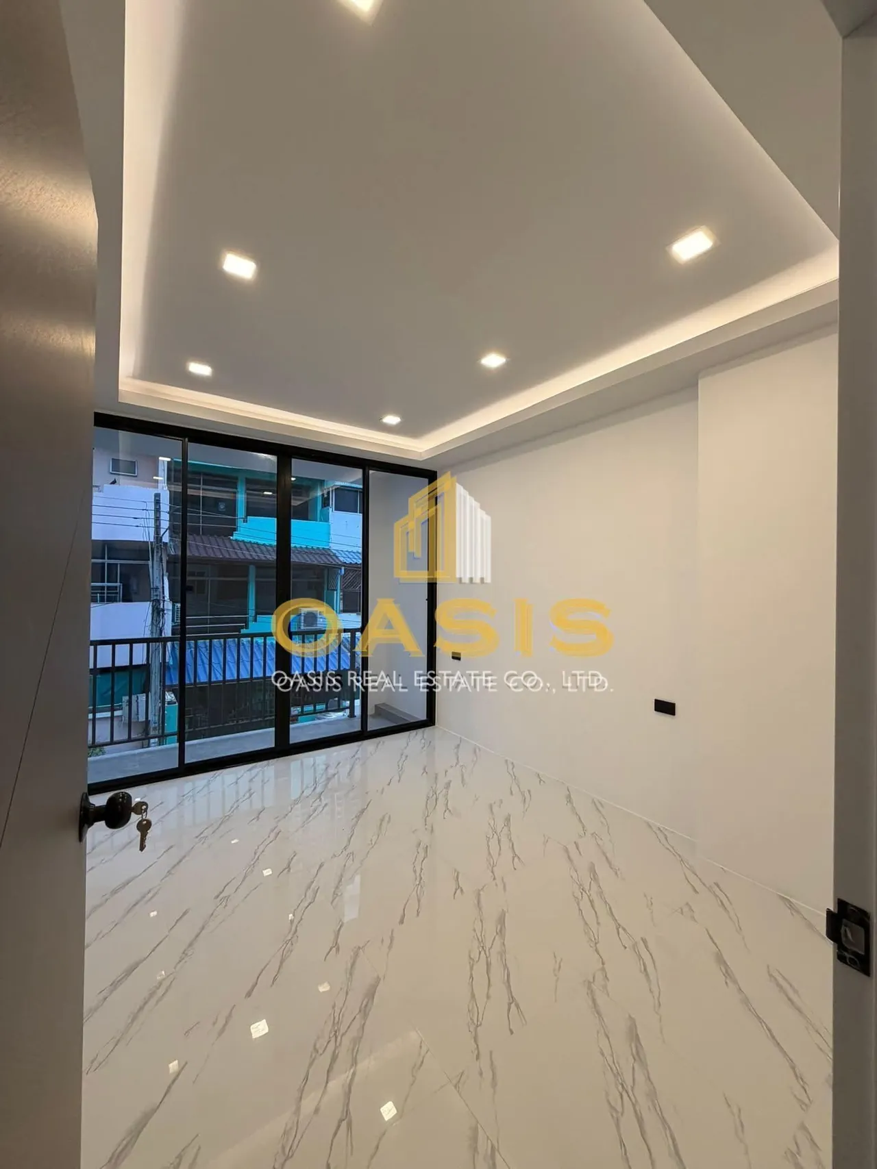 Fully Renovated 3-Storey Townhome For Sale