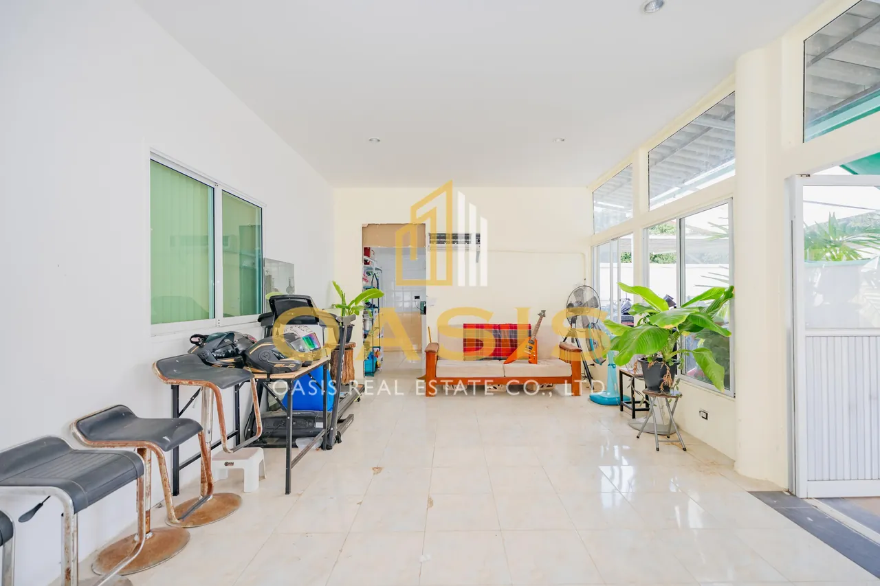 A Rare Opportunity for Investors or Pool Villa Professionals For Sale