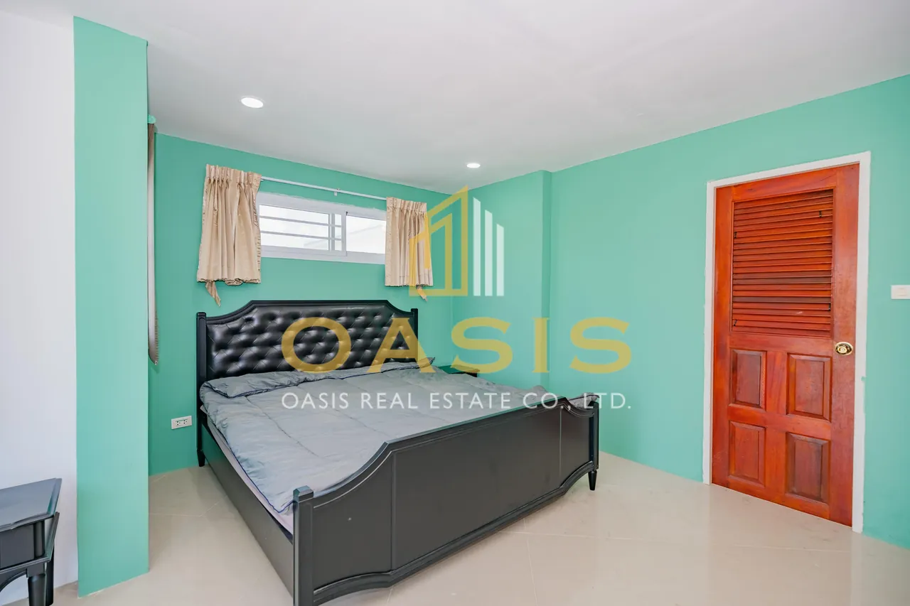 A Rare Opportunity for Investors or Pool Villa Professionals For Sale