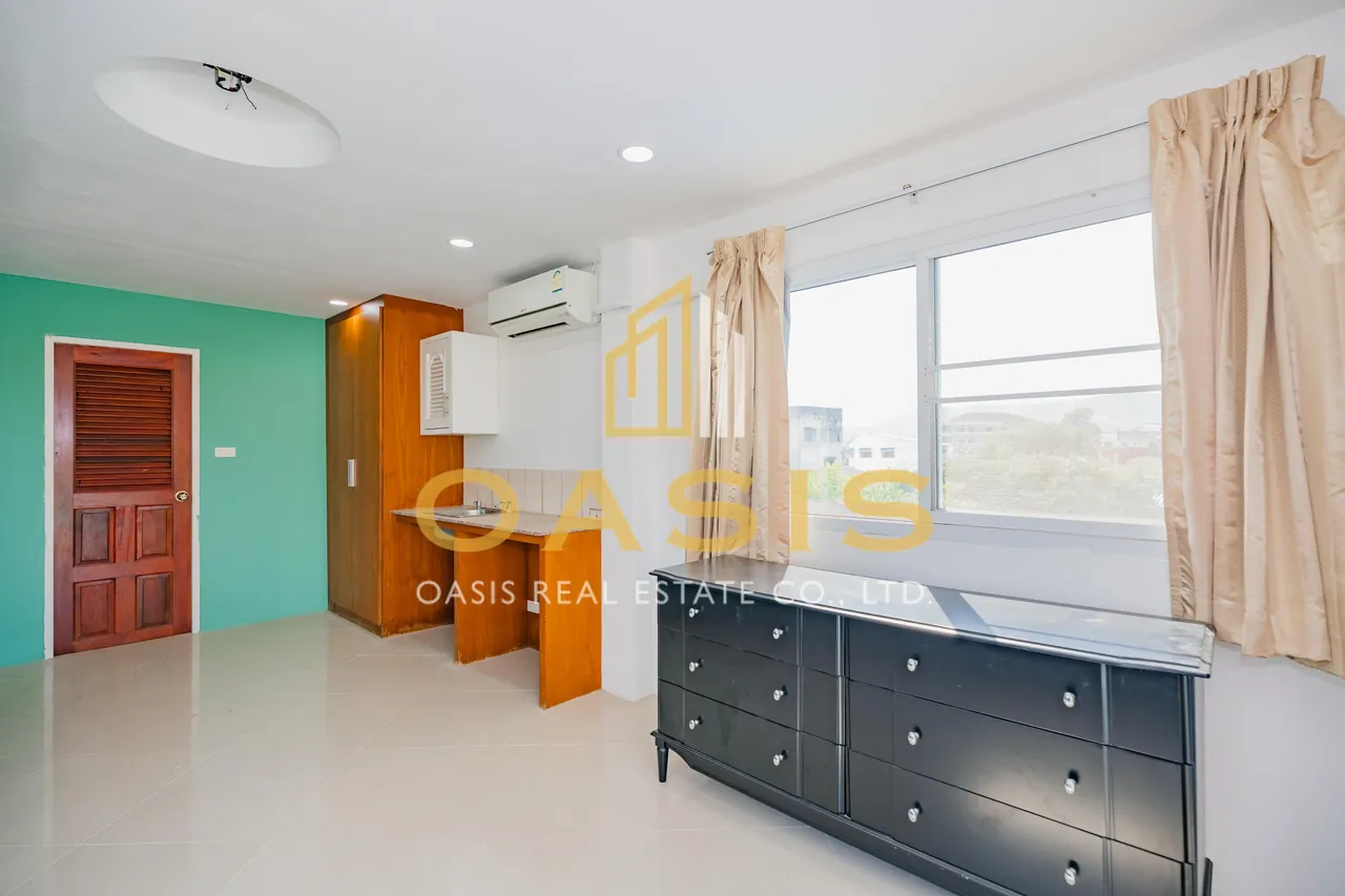 A Rare Opportunity for Investors or Pool Villa Professionals For Sale